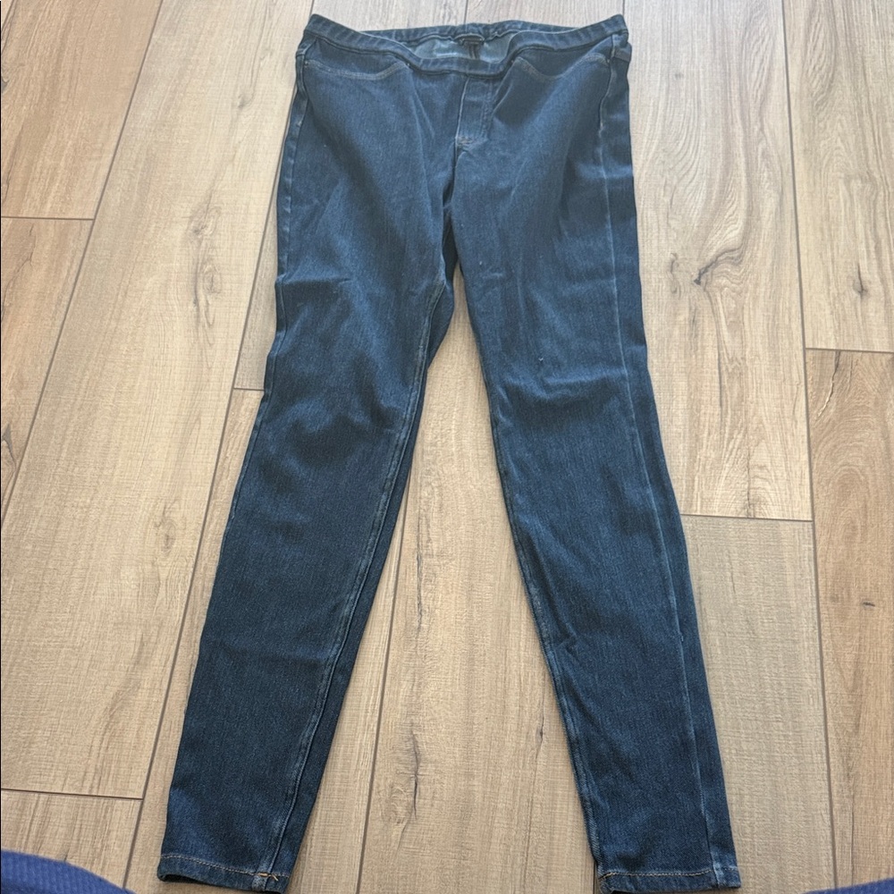 HUE Navy Skinny Jeggings